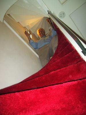 Maes B&B: Climbing the stairs to our breakfast area in the BnB was not for the faint of heart or the physically challenged.