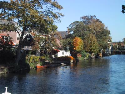 A short bus ride from Vollendam brought us to Edam, cheese capital of Holland. We had to cross a drawbridge to enter town.