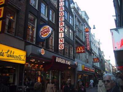 The principal pedestrian shopping avenue in downtown Amsterdam is home to many US food chains.