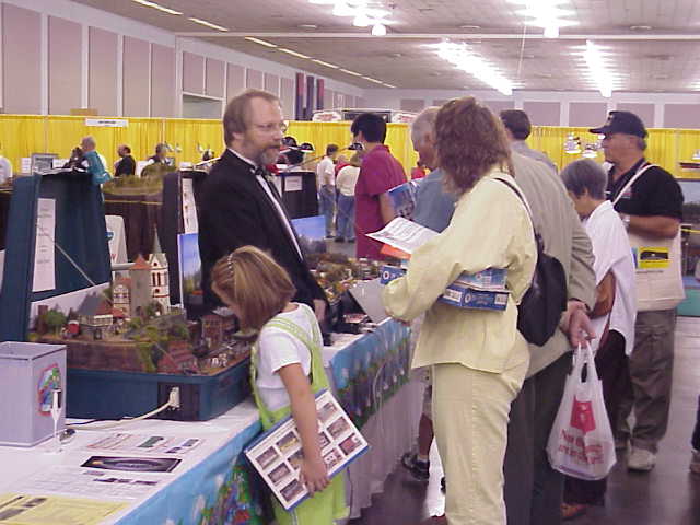 The crowds were very appreciative of the Champagne of model railroadZ