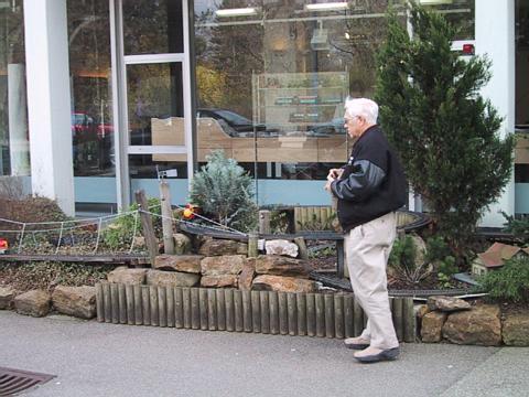 Terry checks out the Maxi garden layout