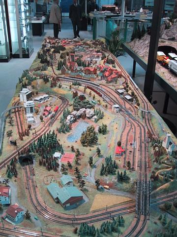 The Mrklin Z layout ran the trains at a reasonable speed on BARE METAL RAILS!