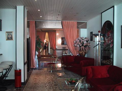 The Hotel Montree foyer