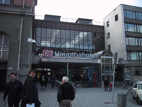 Approaching the Hauptbahnhof